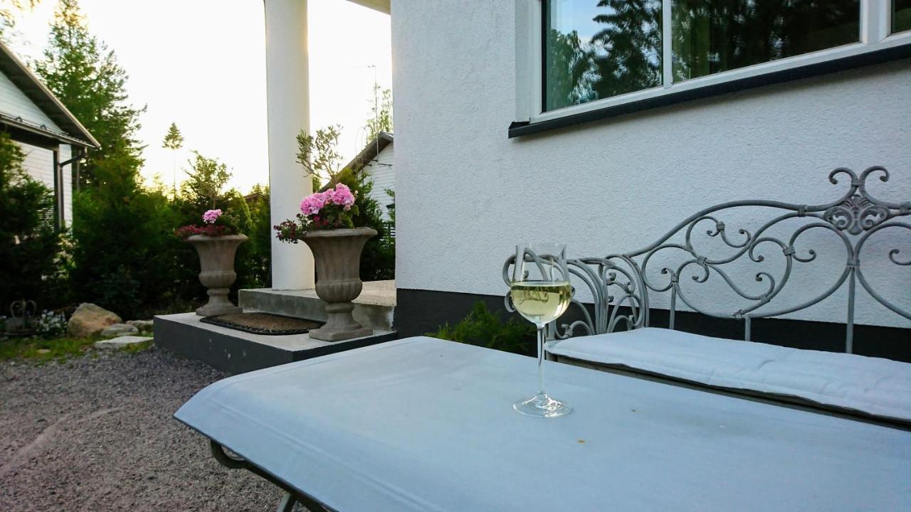 Villa Jokivarsi Bed & Breakfast Вантаа Экстерьер фото